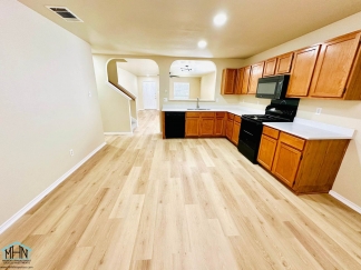 Big & Beautiful 5 bed/3.5 bath 2 Story home that's conveniently located to Randolph AFB
