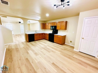 Big & Beautiful 5 bed/3.5 bath 2 Story home that's conveniently located to Randolph AFB