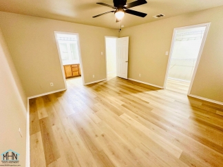Big & Beautiful 5 bed/3.5 bath 2 Story home that's conveniently located to Randolph AFB