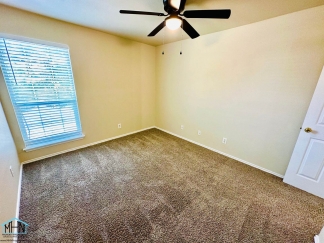 Big & Beautiful 5 bed/3.5 bath 2 Story home that's conveniently located to Randolph AFB