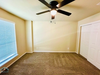Big & Beautiful 5 bed/3.5 bath 2 Story home that's conveniently located to Randolph AFB