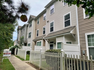 Raleigh Townhome Convenient to I440 & I540, Huge Master Suite, Near Anderson Pointe Park!