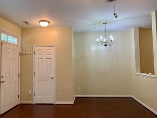 Raleigh Townhome Convenient to I440 & I540, Huge Master Suite, Near Anderson Pointe Park!