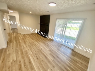 2 Bedroom Updated Apartment at Twin Oaks