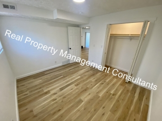 2 Bedroom Updated Apartment at Twin Oaks
