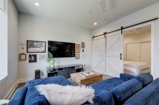 1800 E. 4th St Unit 303 - R15 - Pink Team