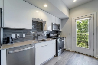1800 E. 4th St Unit 303 - R15 - Pink Team
