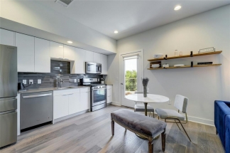 1800 E. 4th St Unit 303 - R15 - Pink Team