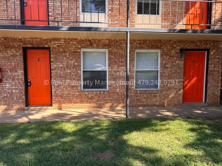 DOWNSTAIRS 2 Bed 1 Bath Apartment