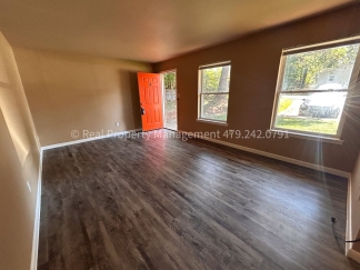 DOWNSTAIRS 2 Bed 1 Bath Apartment