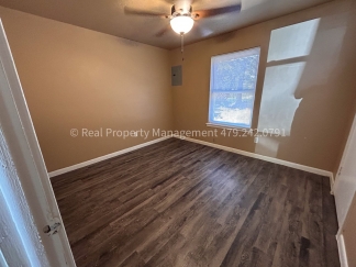 DOWNSTAIRS 2 Bed 1 Bath Apartment