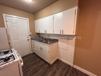 DOWNSTAIRS 2 Bed 1 Bath Apartment