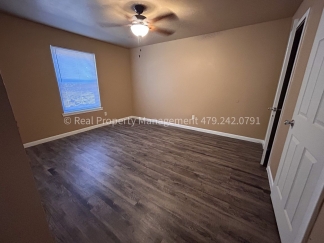DOWNSTAIRS 2 Bed 1 Bath Apartment