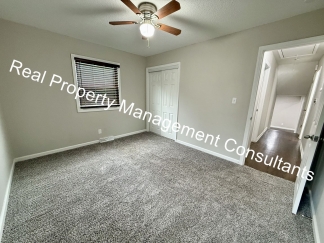 Charming 3 Bed Home with Modern Updates in Grandview