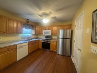 Charming 3-Bedroom Retreat with 2 Full Baths on Harvest Drive in Winchester!