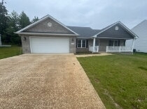 Charming 3-Bedroom Haven with 2 Full Baths at 1170 Happy Ridge Drive, Front Royal!