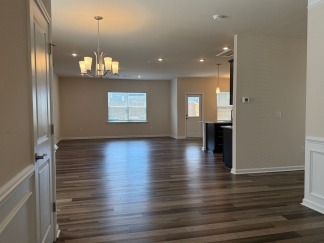 AMAZING LOCATION, Fantastic 4 Bed Home, Internet Included, Available Now!