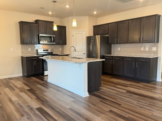 AMAZING LOCATION, Fantastic 4 Bed Home, Internet Included, Available Now!