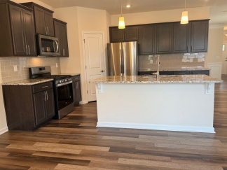 AMAZING LOCATION, Fantastic 4 Bed Home, Internet Included, Available Now!