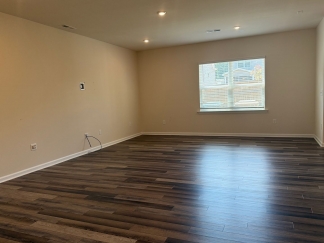 AMAZING LOCATION, Fantastic 4 Bed Home, Internet Included, Available Now!