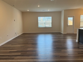 AMAZING LOCATION, Fantastic 4 Bed Home, Internet Included, Available Now!