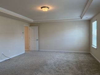 AMAZING LOCATION, Fantastic 4 Bed Home, Internet Included, Available Now!