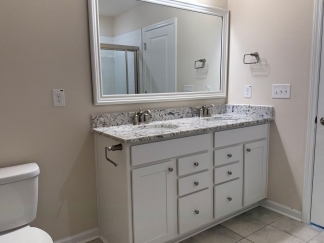AMAZING LOCATION, Fantastic 4 Bed Home, Internet Included, Available Now!