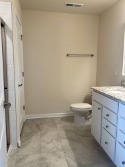 AMAZING LOCATION, Fantastic 4 Bed Home, Internet Included, Available Now!
