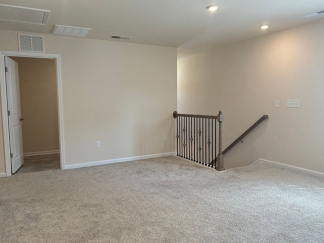 AMAZING LOCATION, Fantastic 4 Bed Home, Internet Included, Available Now!