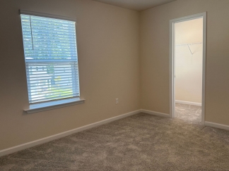 AMAZING LOCATION, Fantastic 4 Bed Home, Internet Included, Available Now!