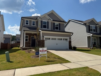AMAZING LOCATION, Fantastic 4 Bed Home, Internet Included, Available Now!