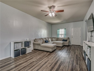 Absolutely Darling 4 Bed Home in Highly Desired Mustang Schools with Storm Shelter!!!