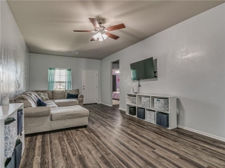 Absolutely Darling 4 Bed Home in Highly Desired Mustang Schools with Storm Shelter!!!
