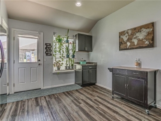 Absolutely Darling 4 Bed Home in Highly Desired Mustang Schools with Storm Shelter!!!