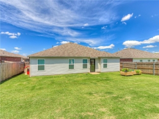 Absolutely Darling 4 Bed Home in Highly Desired Mustang Schools with Storm Shelter!!!