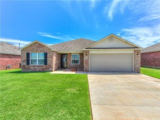 Absolutely Darling 4 Bed Home in Highly Desired Mustang Schools with Storm Shelter!!!