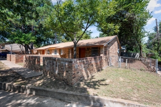 Central Arlington Duplex in Private Heavily Treed Cul-D-Sac