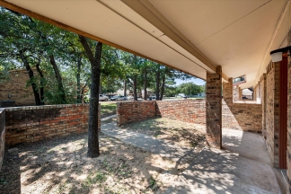 Central Arlington Duplex in Private Heavily Treed Cul-D-Sac