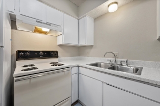 Central Arlington Duplex in Private Heavily Treed Cul-D-Sac