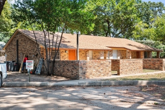 Central Arlington Duplex in Private Heavily Treed Cul-D-Sac