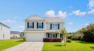 Your Perfect Moss Grove Retreat: Open Living, Screened Patio & Private Yard