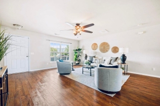 Your Perfect Moss Grove Retreat: Open Living, Screened Patio & Private Yard