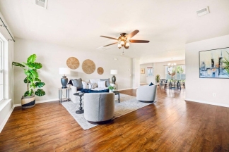 Your Perfect Moss Grove Retreat: Open Living, Screened Patio & Private Yard