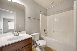 Your Perfect Moss Grove Retreat: Open Living, Screened Patio & Private Yard