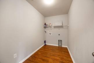 Your Perfect Moss Grove Retreat: Open Living, Screened Patio & Private Yard