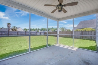 Your Perfect Moss Grove Retreat: Open Living, Screened Patio & Private Yard