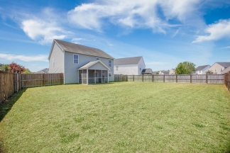 Your Perfect Moss Grove Retreat: Open Living, Screened Patio & Private Yard