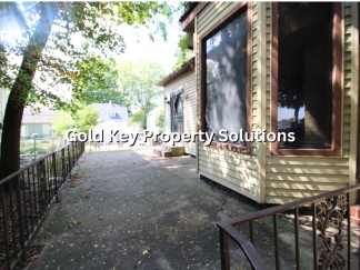 MUNCIE Huge 1 BR 1 BA Downstairs Apartment with Enclosed Front Porch (SECTION 8 APPROVED)