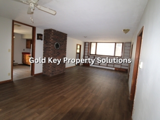 MUNCIE Huge 1 BR 1 BA Downstairs Apartment with Enclosed Front Porch (SECTION 8 APPROVED)
