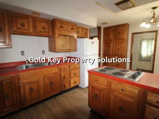 MUNCIE Huge 1 BR 1 BA Downstairs Apartment with Enclosed Front Porch (SECTION 8 APPROVED)